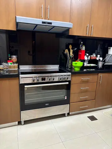 Clearance Price! Large Terim Cooker/Oven. Excellent Condition. Needs to go before end of day!