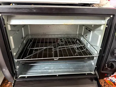 Used countertop toaster oven in good working condition