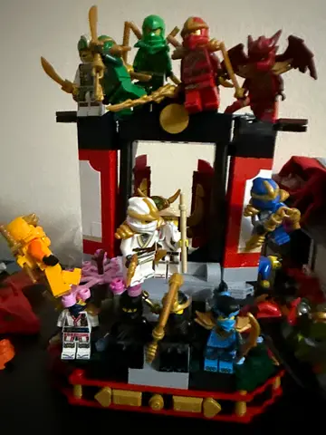 READ DESCRIPTION Ninjago Ninja display stand