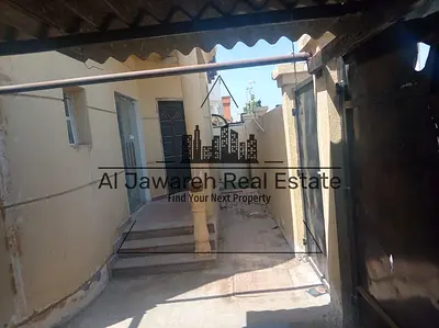 فيلا 4 غرف دورين وتكيف اسبليت \ام القيوين \