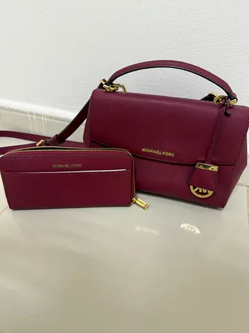 شنطةًMK