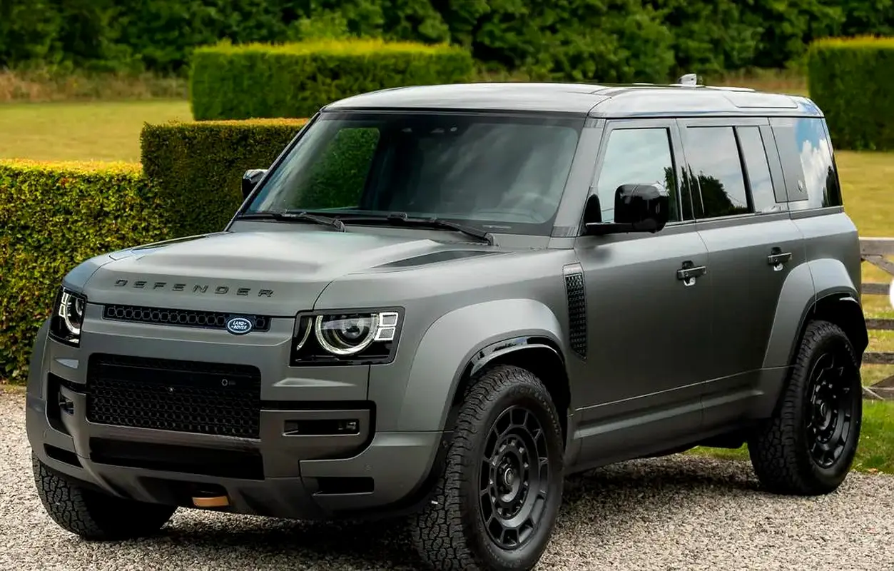 Land Rover Defender 2025 — photo 1 of 5
