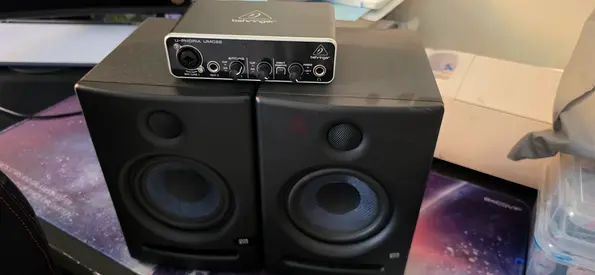 Pre sonus studio monitors with beringer  audio interface