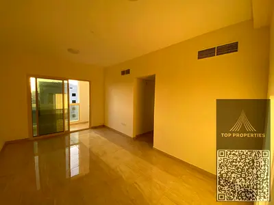 غرفة وصالة ماستر مع بلكونة للإيجار السنوي في الجرف 3 بلكونة بإطلالة مفتوحة داخل بناية عائلية هادئة قريب من المدارس والجامعات