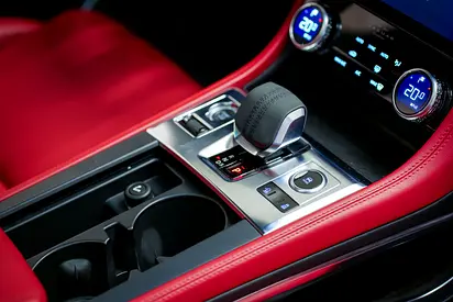 صورة مصغرة 17 لـ 2021 Jaguar F-PACE