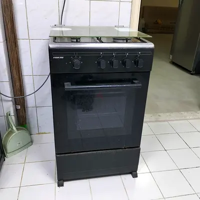 Used freestanding gas cooker with oven - 4 burners