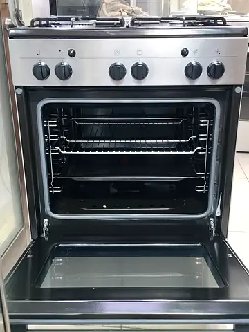 Used freestanding gas cooker with oven - good working condition