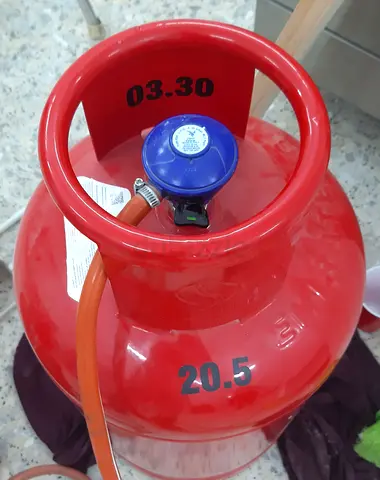 Dubai medium Cylinder empty with regulator