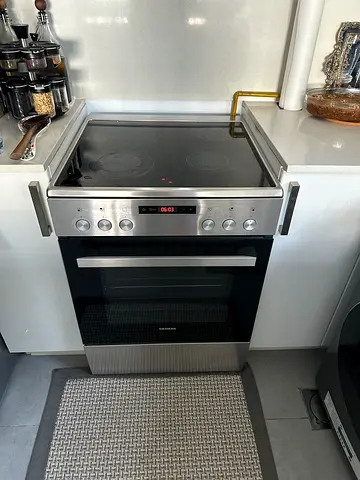 Stainless Steel Electric Range with Ceramic Hob and Oven - Good Condition