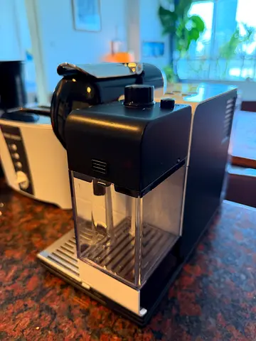 Gran Lattissima compact - Nespresso  machine with milk frother - good working condition