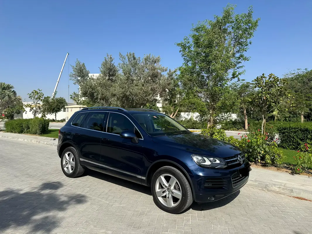 Volkswagen Touareg 2015 — photo 1 of 14