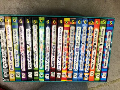 Diary of a Wimpy Kid complete boxed set (18 pieces each aed 20) by Jeff Kinney