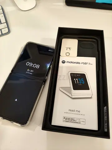 Motorola Razr 40 Ultra (flip) Dual SIM with original box and case - Excellent condition