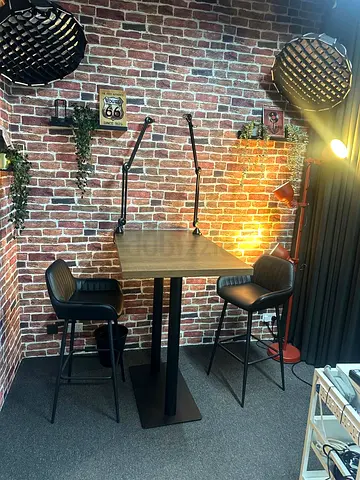 High table with 2 high chairs