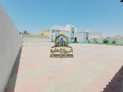 Luxurious 5 bedroom with maid room driver room 2 majlis villa for rent