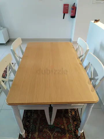 طاولة طعام
