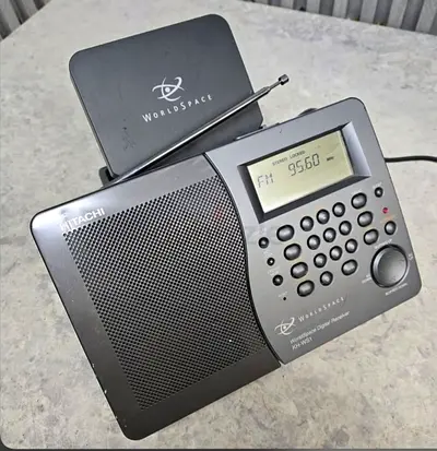 Hitachi radio made in japan
