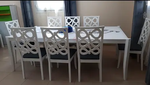 Dining table for sale
