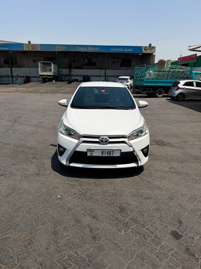 Toyota Yaris 2017 — photo 1 of 17