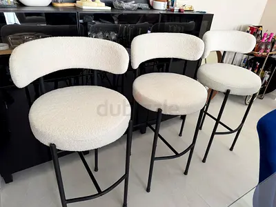 Set of 3 Designer-inspired bouclé bar stools in Excellent condition at a great price