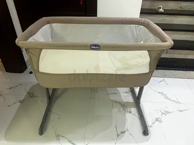 Chicco bedside bassinet / co-sleeper in good condition