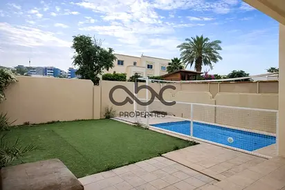 مسبح | حديقة خاصة | جاهزة للسكن فورًا