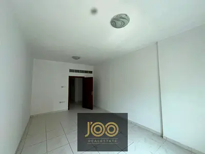 موقع مركزي | مساحه كبيره | بجوار المخارج والخدمات | بسعر ممتاز