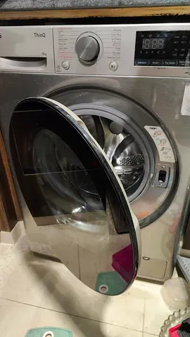 LG front-load washing machine 11kg - good working condition