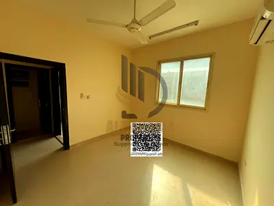 شقة غرفة وصالة بمساحات واسعة وتشطيب مميز، تقع في موقع حيوي واستراتيجي على شارع الشيخ عمار مباشرة، مما يوفر سهولة الوصول إلى جميع الخدمات والمرافق الح