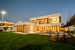 Luxury villa in prime location spacious near Dubai