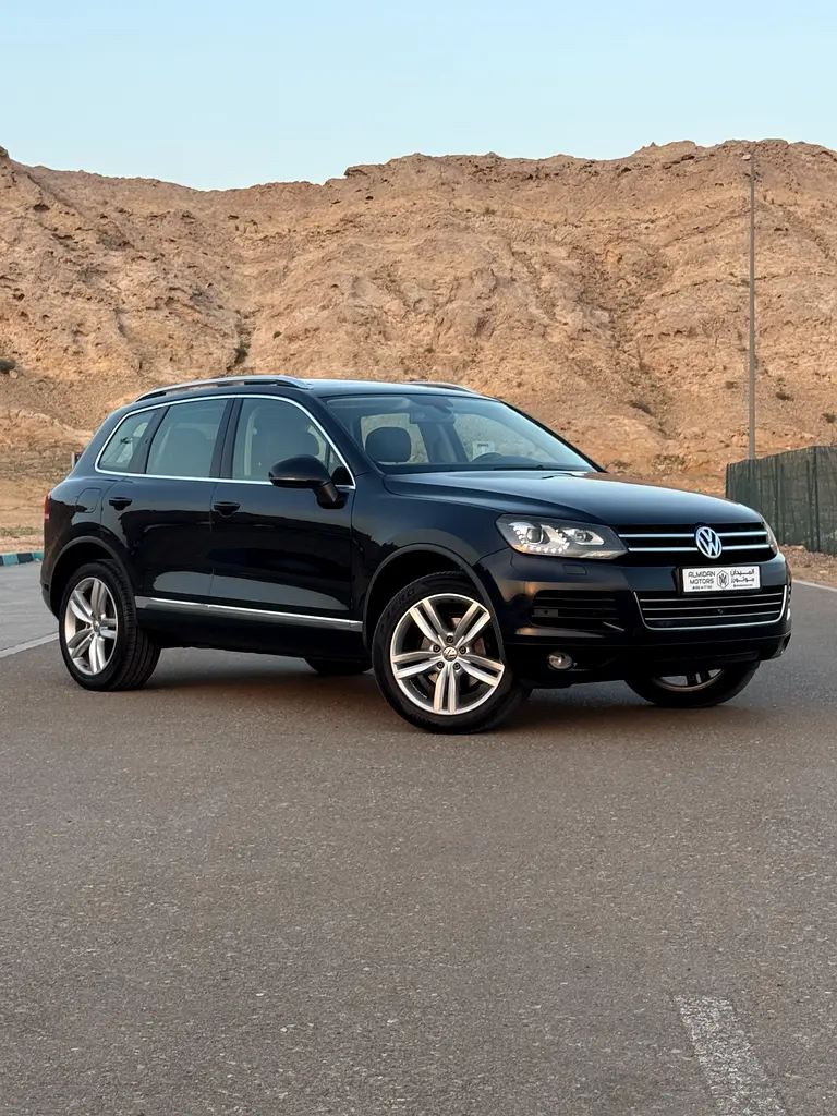 Volkswagen Touareg 2015 — photo 1 of 20