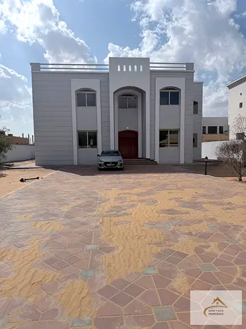 فيلا للبيع بالنوف مع ملحق تملك حر للمواطنين ودول الخليج بموقع مميز