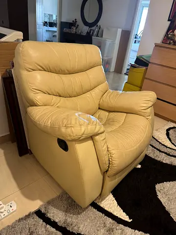 Cream Leather Recliner Armchair – Comfortable Single Seater