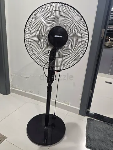 GEEPAS 16 inch 6 blade 3 speedo Qui Black Adjustable Pedestal Fan - Good Working Condition Like New.