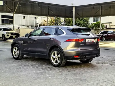 2019 Jaguar F-PACE photo 7