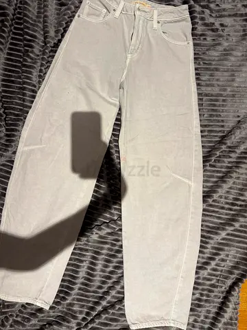 Levi’s, Light grey straight-leg jeans, gently used - 24