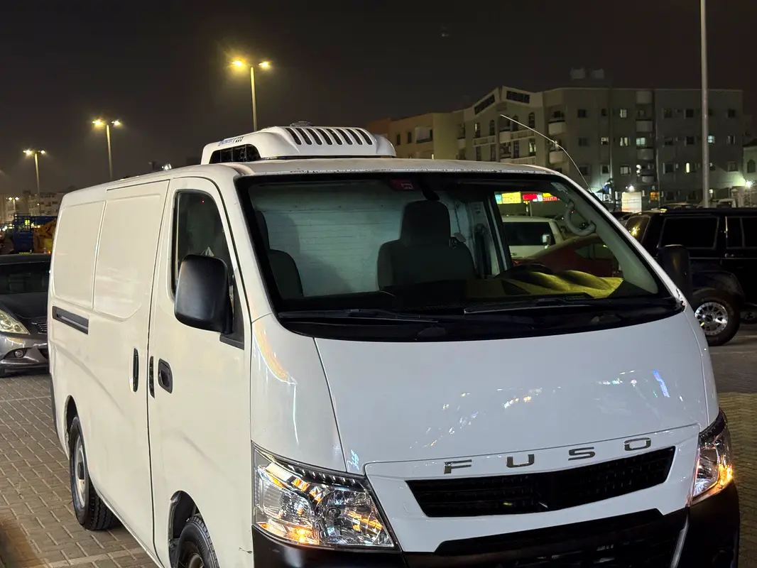 Mitsubishi Fuso Rosa 2016 — photo 1 of 13
