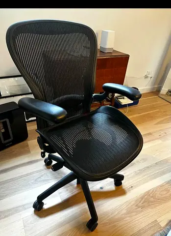 Selling herman miller Aeron chair.good condition only little use