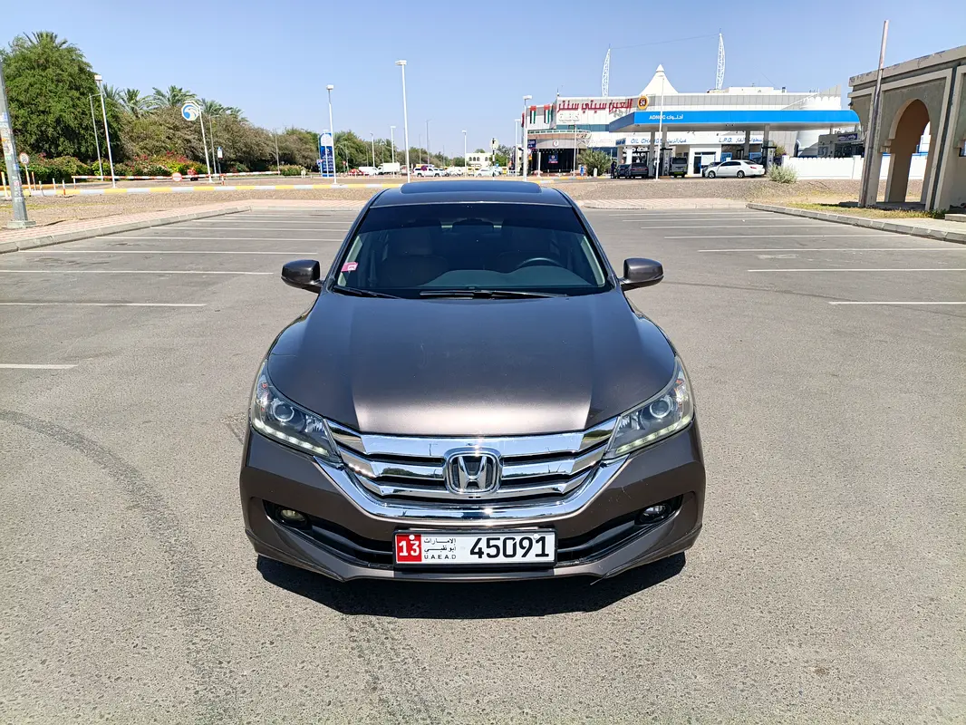 Honda Accord 2015 — photo 1 of 12