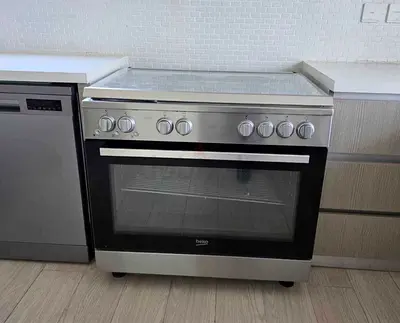 Beko 5 burner gas cooker neat and clean , excellent condition