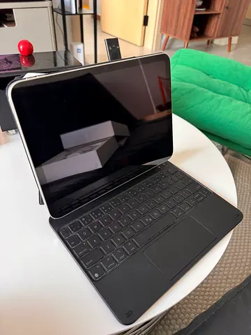 iPad with Keyboard — Great Condition