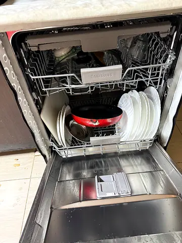 Used Built-in Dishwasher in Good Working Condition