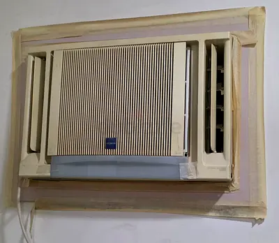 Window air conditioning unit (installed) - working condition
