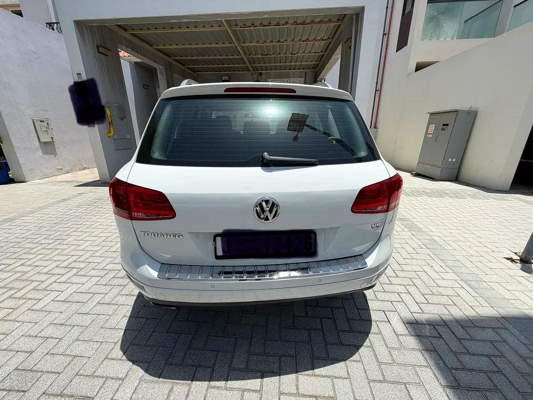 Volkswagen Touareg 2013 — photo 1 of 9