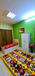 LUXURIOUS SPECIOUS BEDSPACE AVAILABLE FOR MALE EXECUTIVE NEAR TO THE GARDENS METRO STATION