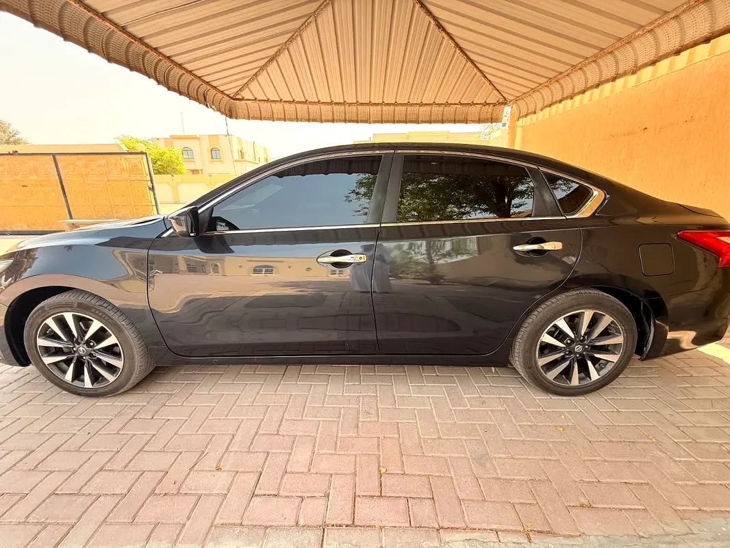 Nissan Altima 2017 — photo 1 of 3