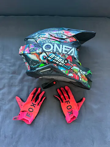 Motocross dirt bike helmet L , boots 42-42, trousers , back protection , knees protections