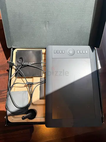 Wacom Pen Tablet (sealed box) - unused - Wacom Intuos Pro Medium Drawing Tablet