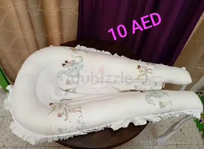 White U-shaped baby bed - Excellent Condition