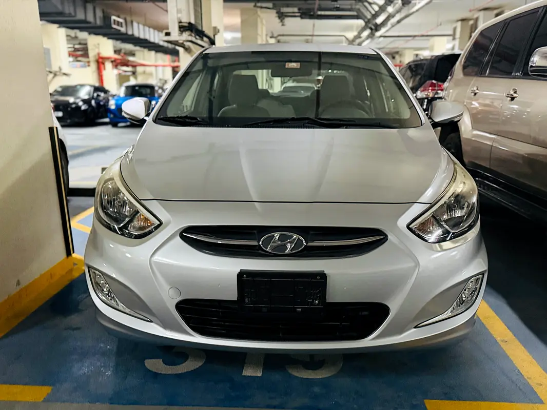 Hyundai Accent 2017 — photo 1 of 7